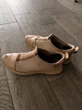 Sneakers, size 8